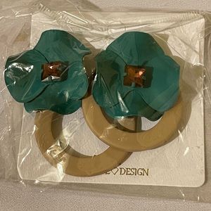 Round flower earring green and beige